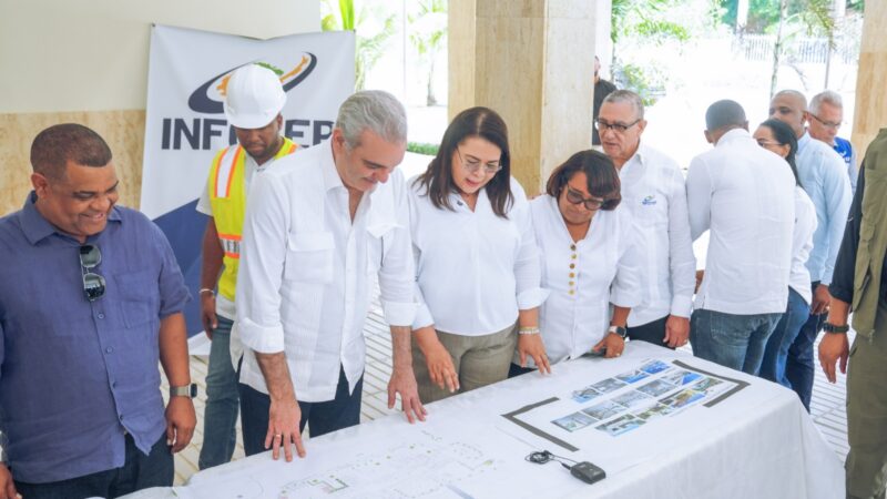 Presidente Abinader y directora de INFOTEP supervisan avances del Hotel Escuela Guarocuya, en Barahona