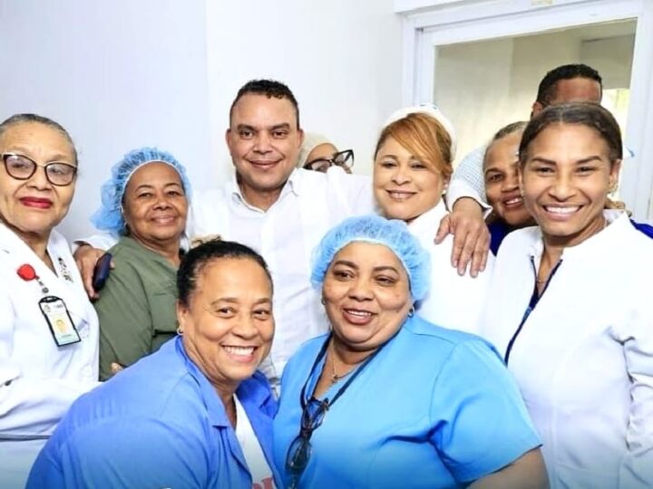 Dr. Julio Landrón felicita a las madres dominicanas en su día y reconoce su invaluable aporte a la sociedad