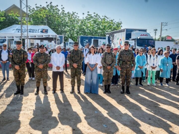 Ministerio de Defensa realiza operativo de salud en Montecristi y anuncia nueva escuela vocacional