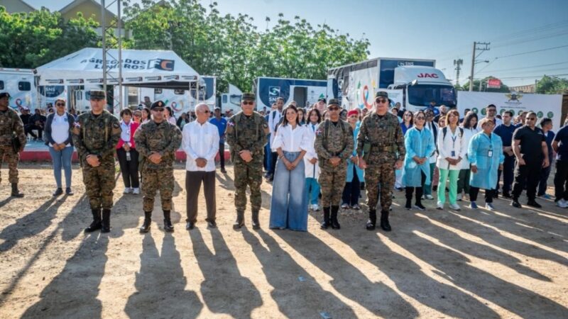 Ministerio de Defensa realiza operativo de salud en Montecristi y anuncia nueva escuela vocacional