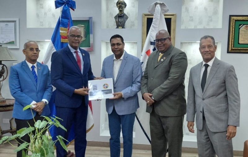 Hermandad de Veteranos y Liga Municipal impulsan creación de Panteones de Honor