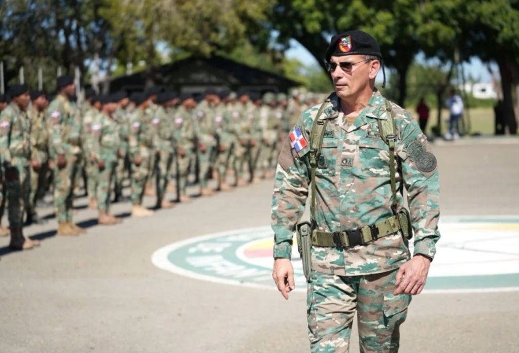 Comandante General del Ejército Camino Pérez impulsa una gestión cercana, humana y de grandes logros