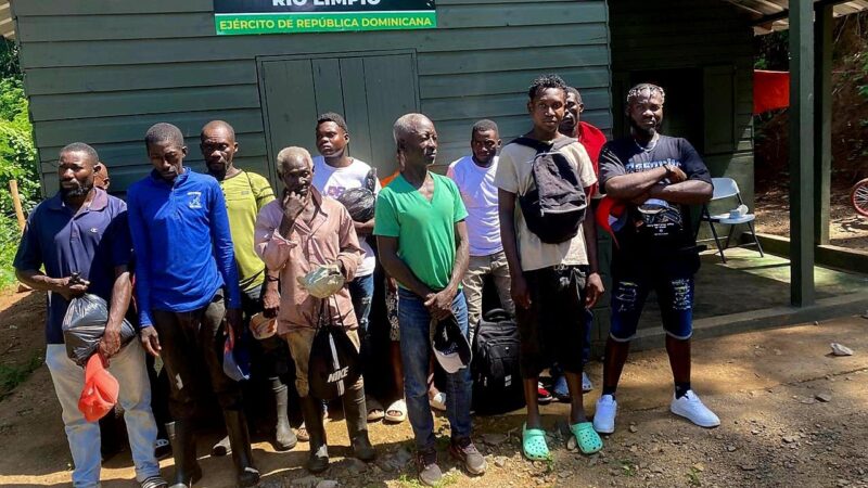 Ejército detiene a 11 haitianos indocumentados en puesto militar de Río Limpio