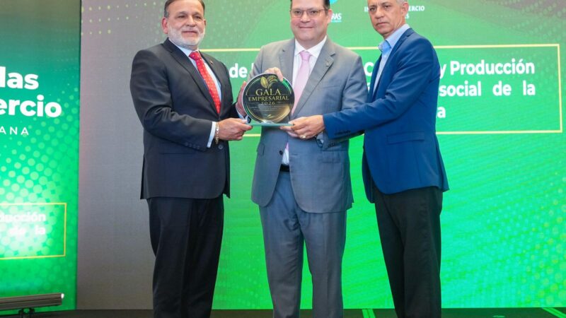 Cámara de Comercio de SFM reconoce a Eduardo Sanz Lovatón