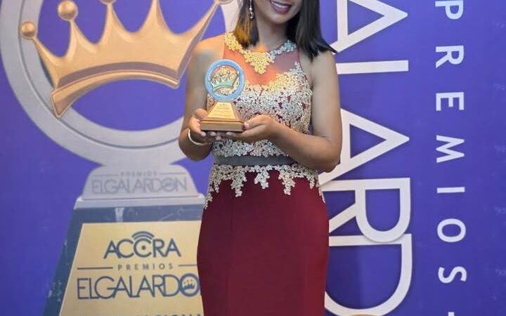 Mery Plasencia gana como Locutora del Año en los Premios El Galardón