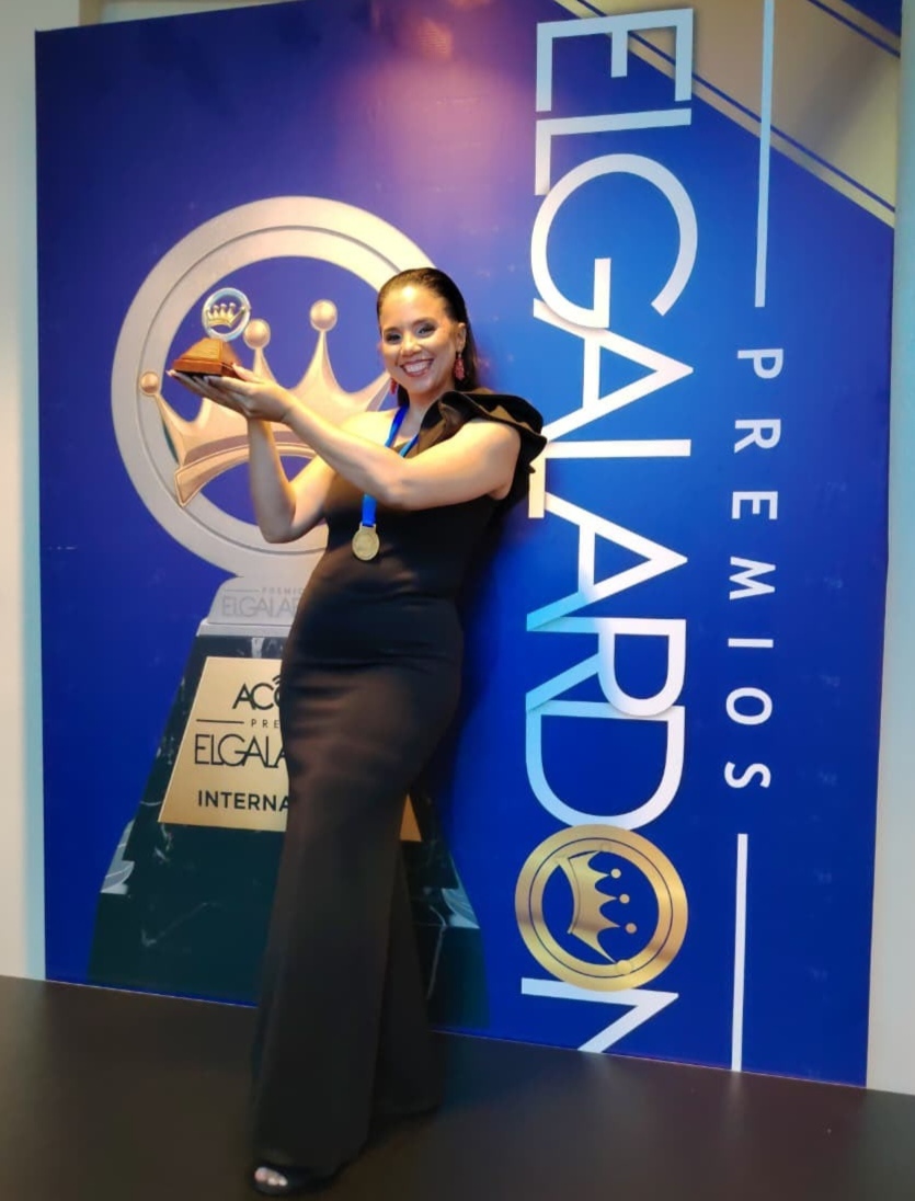 Ana Cabrera es  reconocida en la categoría Maestra de Ceremonias en premios El Galardón