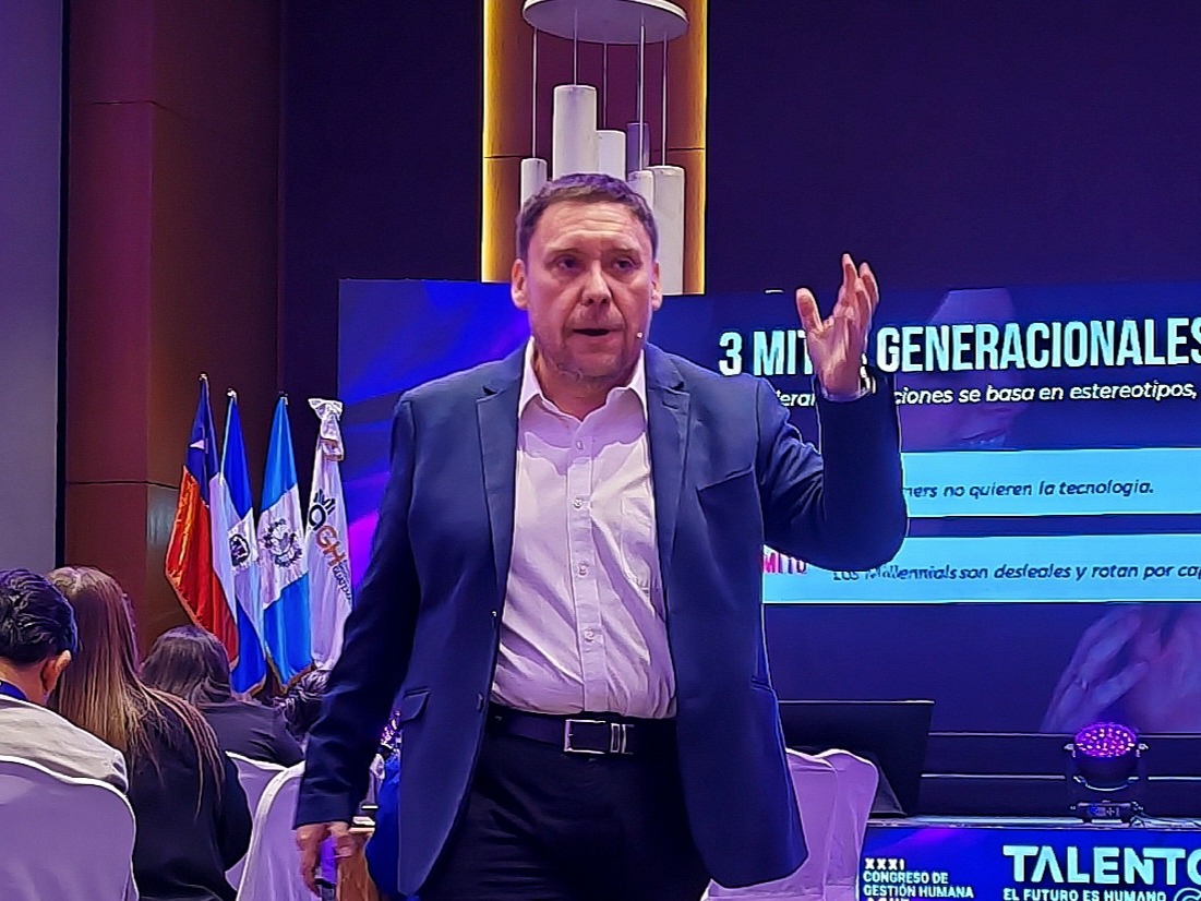 Marcelo Muñoz expuso sobre liderazgo multigeneracional y la nueva Generación IA