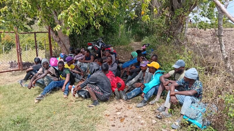 Ejército intercepta a 35 haitianos indocumentados en montañas de El Cercado