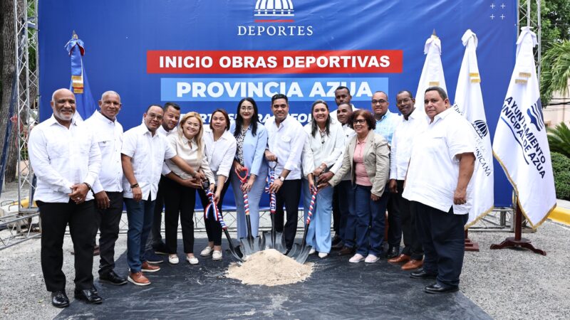 Ministro Kelvin Cruz anuncia construcción de cinco techados en Azua con inversión de RD$156 millones