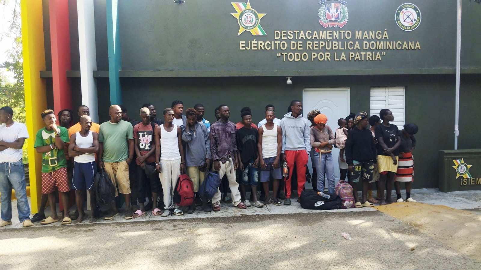 Ejército detiene a 55 haitianos indocumentados en dos operativos realizados en Guayubín