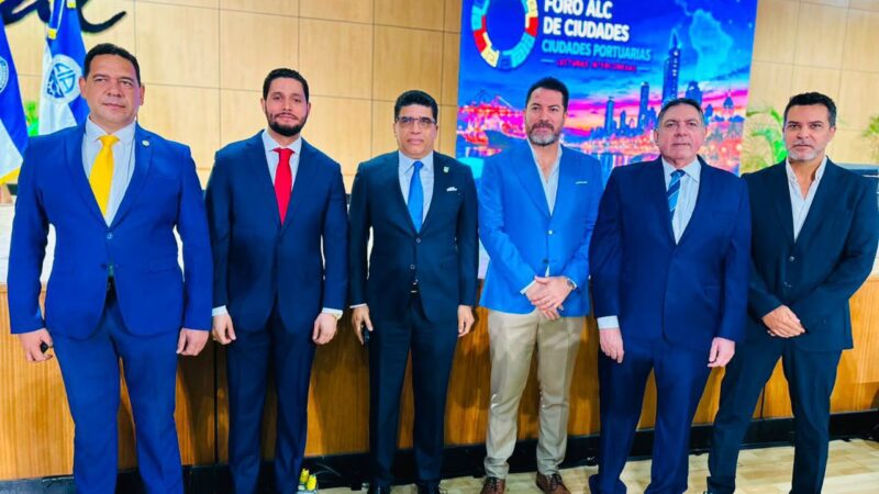 Alexander Rodríguez, director distrital de La Otra Banda, es reconocido en foro nacional de urbanismo y desarrollo territorial con presencia de Alfredo Pacheco y autoridades nacionales