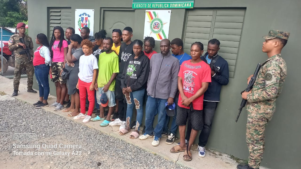 Patrullas y puestos de chequeo interceptan a 72 haitianos indocumentados en Dajabón