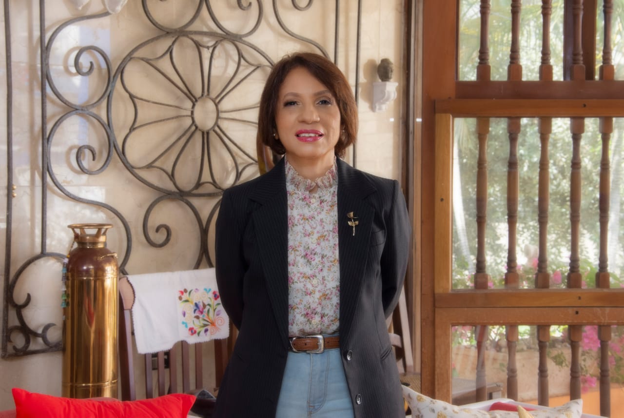 Ylonka Nacidit Perdomo es reconocida por Inteligencia Artificial Gemini de Google en ranking Top 10 de investigadores literarios.