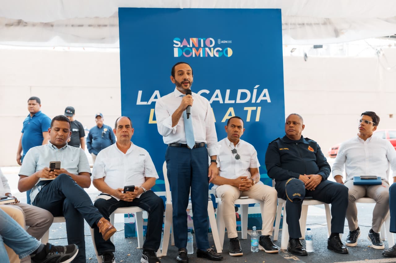 Alcaldía del DN realiza encuentro con comunitarios del sector 30 de Mayo