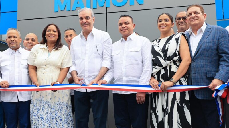 Abinader junto al director del SNS entrega remozado y ampliado el Hospital Municipal de Maimón
