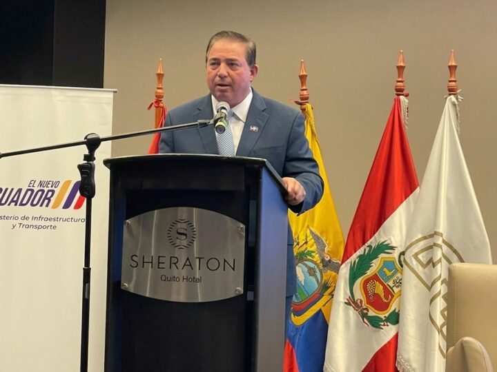 Héctor Porcella participó como expositor en Foro Andino, en Ecuador