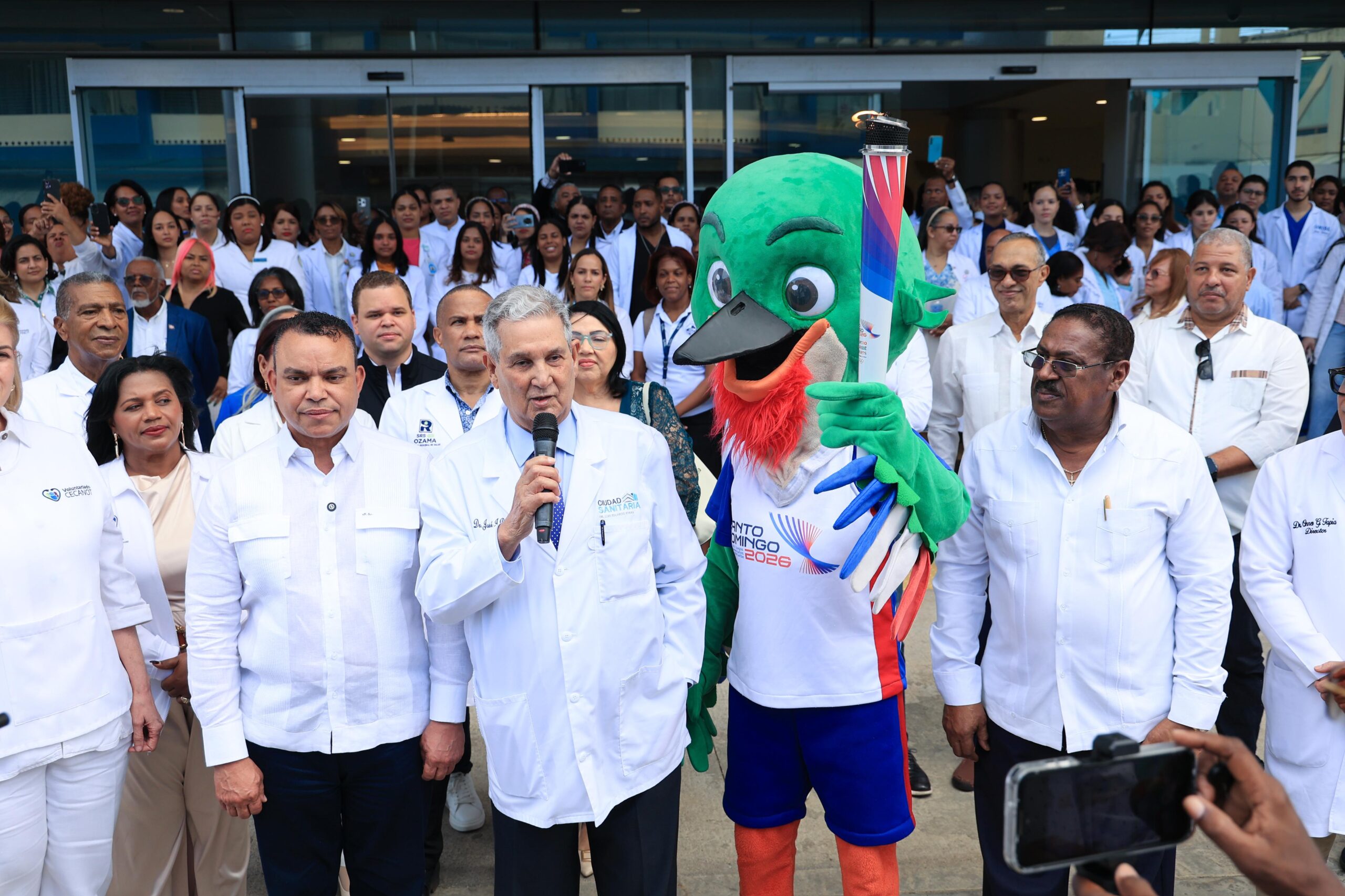 SNS recibe antorcha de Juegos Centroamericanos y del Caribe Santo Domingo 2026 y garantiza asistencia médica gratuita para atletas y visitantes