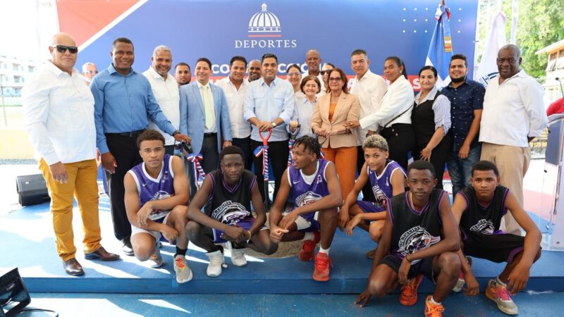 Ministro Kelvin Cruz inicia construcción del techado multiuso de Matanzas, Peravia, con inversión de RD$28 millones