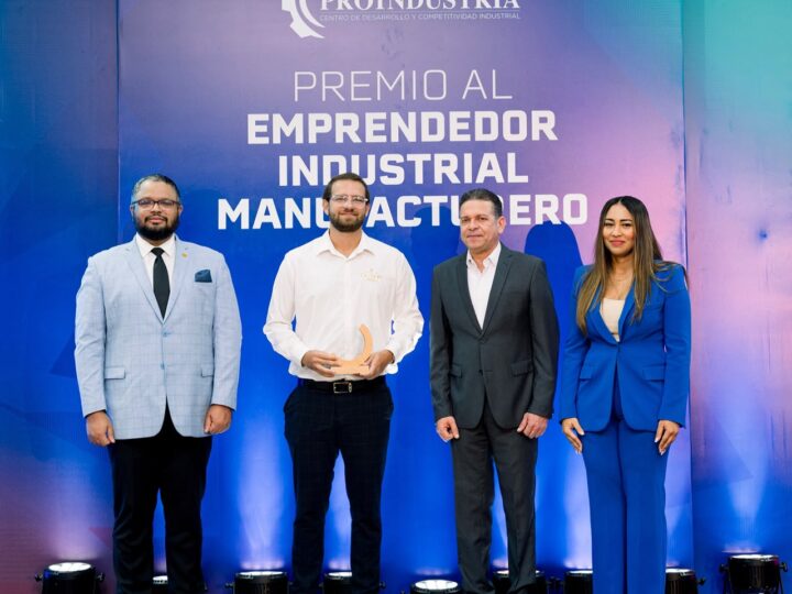 Proindustria reconoce a Pedro Ramón López Oliver por su trayectoria