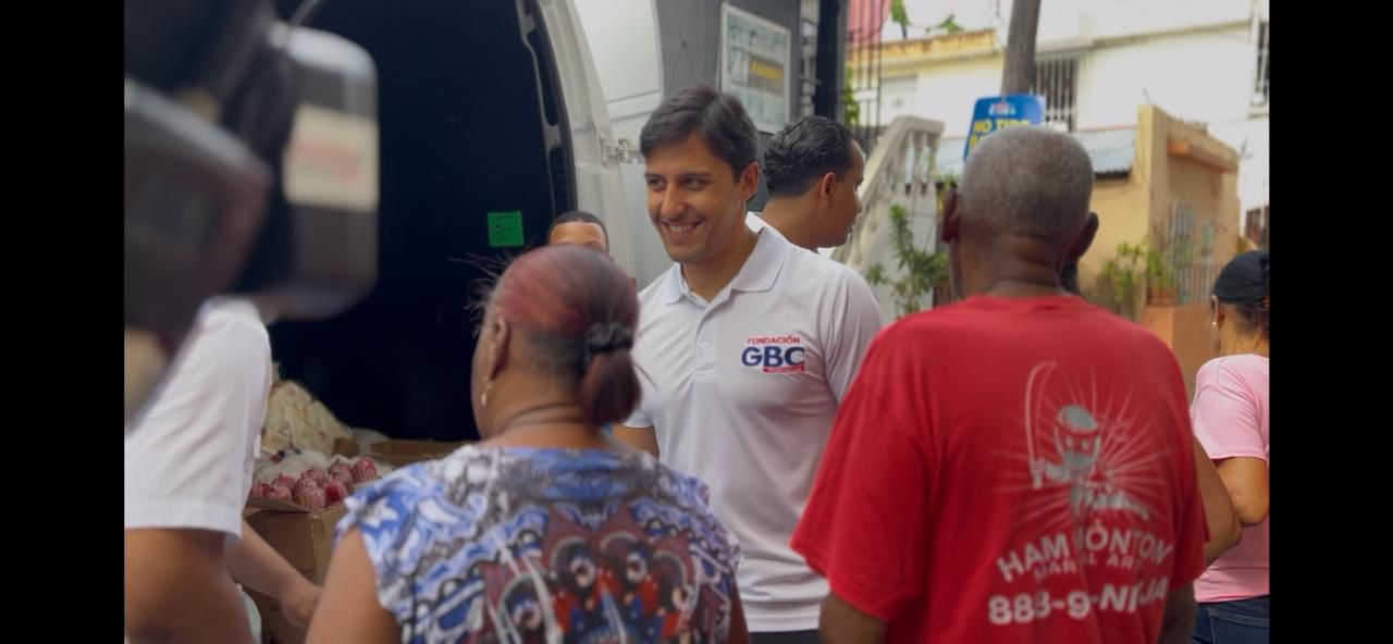 Raymond Rodríguez y Fundación GBC llevan salud, esperanza y ayuda social a más de 350 familias de El Manguito