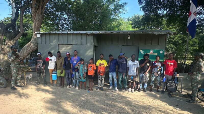 Ejército continúa detiene a 50 haitianos indocumentados en Dajabón