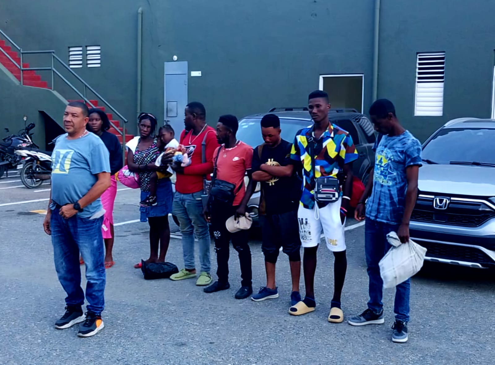 Detienen conductor que transportaba haitianos indocumentados en autobús de pasajeros en San Juan de la Maguana
