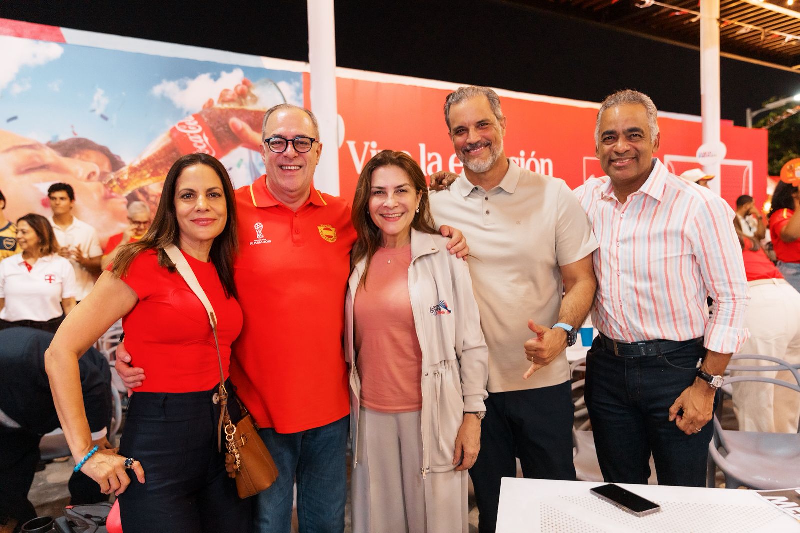 Ciudadanos disfrutan de la Copa Mundial de Fútbol en el Malecón Deportivoñ