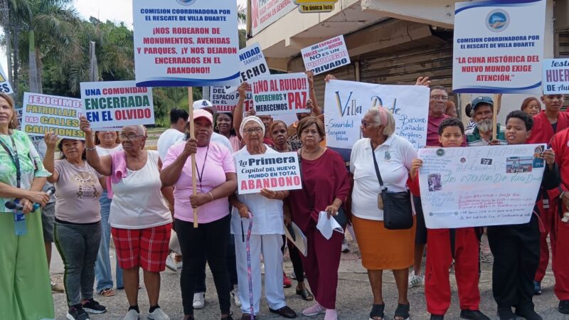 Comunidad de Villa Duarte realiza protesta pacífica para exigir soluciones a sus principales problemáticas
