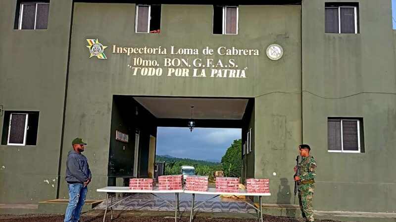Militares del ERD ocupan 47,600 cigarrillos de contrabando en operativo realizado en Loma de Cabrera