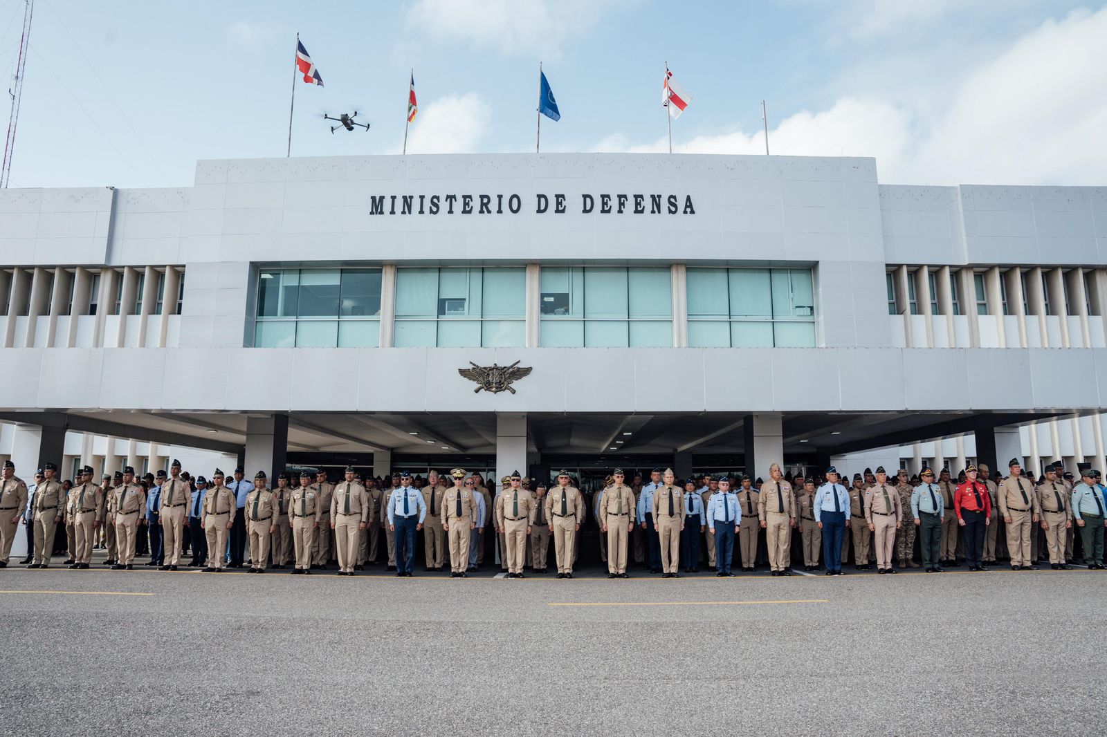 Ministro de Defensa reafirma compromiso de poner los recursos del Estado al servicio de la población