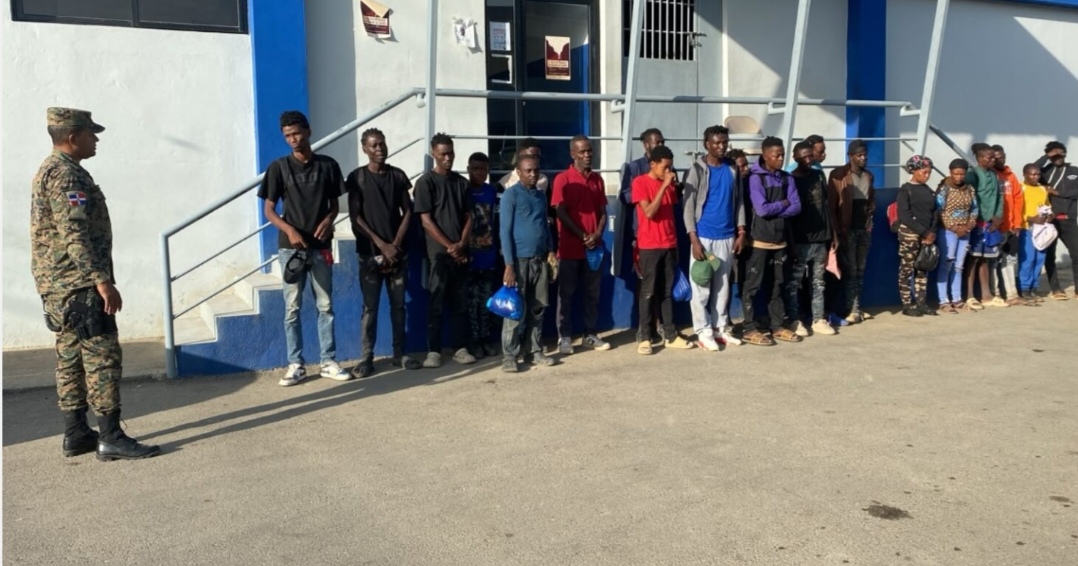 Ejército detiene a 38 haitianos indocumentados en operativos apoyados con drones en Dajabón y Santiago Rodríguez