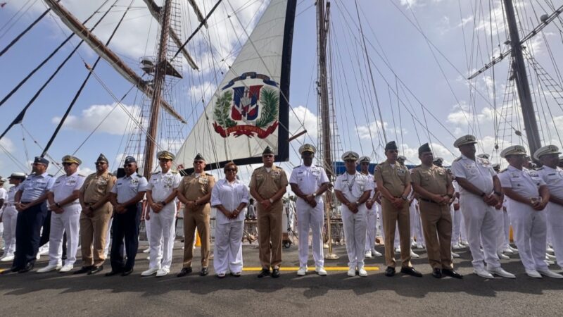 Armada Dominicana despide crucero de formación de guardiamarinas rumbo a Estados Unidos