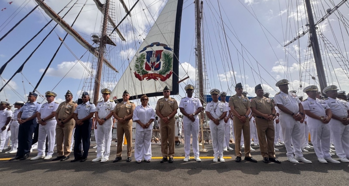 Armada Dominicana despide crucero de formación de guardiamarinas rumbo a Estados Unidos