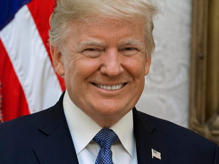 Trump amenaza con imponer aranceles del 100 % a países que graven a empresas tecnológicas de EE. UU. 