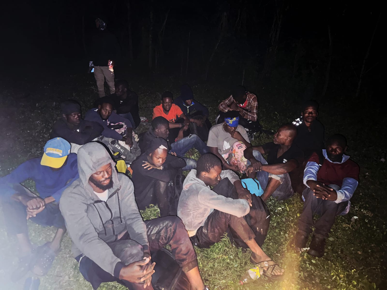 Patrullas del Ejército y unidades de drones detectan y detienen a 70 haitianos indocumentados en Dajabón