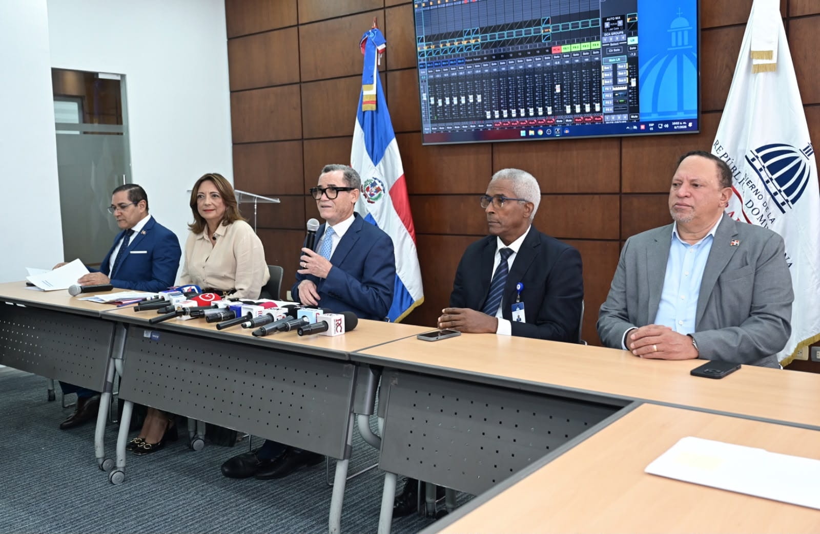 Ministro de Trabajo recibe propuesta para no discriminación de empleo por edad