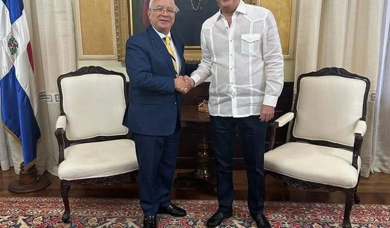 Tomás Hernández Alberto defiende gestión del Presidente Luis Abinader, y llama a valorar los avances del país.