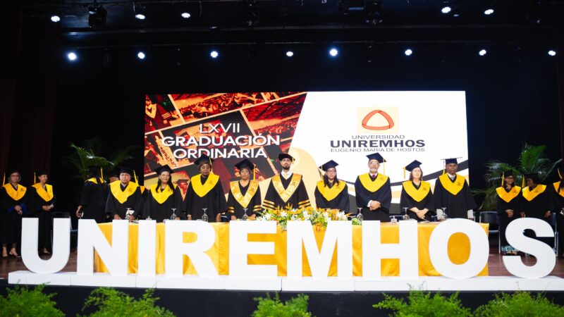 La universidad UNIREMHOS celebró su sexagésima séptima graduación ordinaria con 612 nuevos profesionales; 374 pertenecen a enfermería