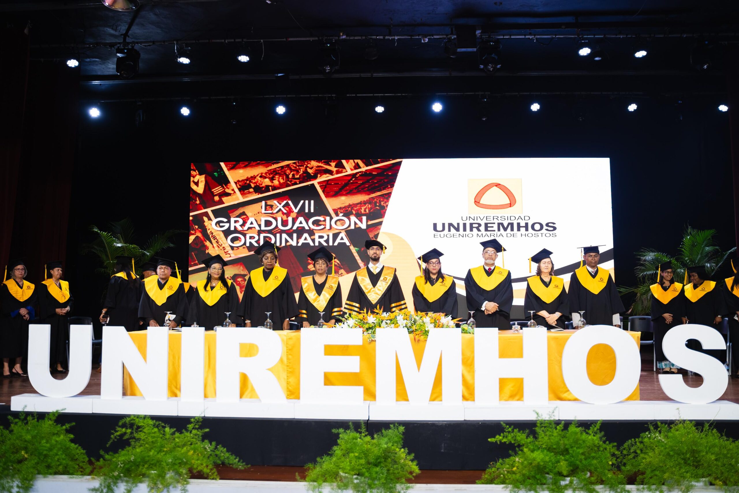 La universidad UNIREMHOS celebró su sexagésima séptima graduación ordinaria con 612 nuevos profesionales; 374 pertenecen a enfermería