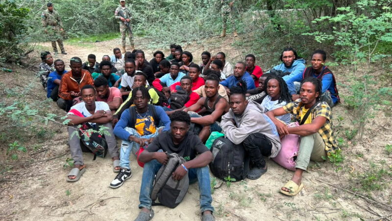 En intervenciones apoyadas con unidades de drones Ejército detiene a 82 haitianos indocumentados en Dajabón y Valverde
