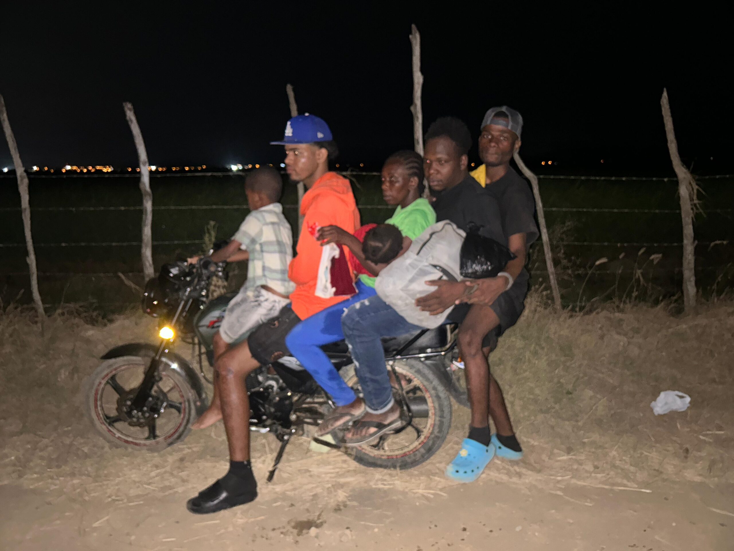 Ejército detiene a tres dominicanos vinculados al transporte de migrantes indocumentados en Valverde y Santiago Rodríguez