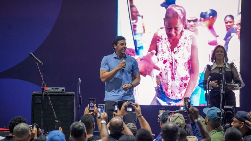 ¡Histórico! Raymond Rodríguez sorprende a más de 750 padres del Distrito Nacional con una multitudinaria celebración por adelantado de su día