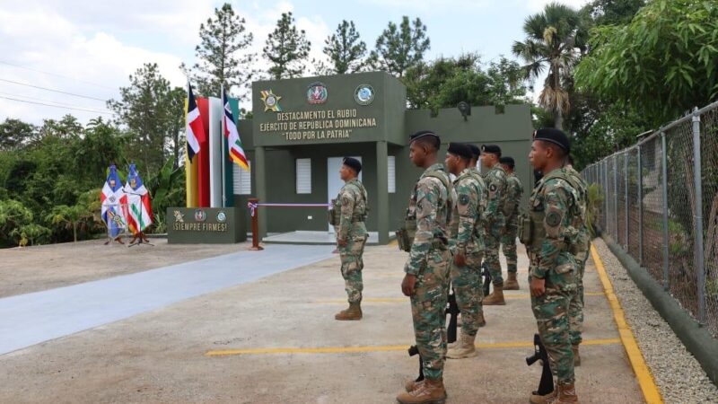 Comandante del Ejército entrega renovado destacamento en el distrito municipal El Rubio, provincia Santiago