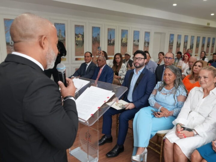 Consulado RD promueve con excelencia literatura y lectura entre diáspora en Miami