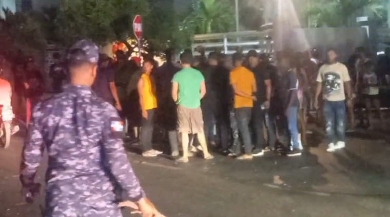 Bombas lagrimógenas: Tensión en la Fernández Domínguez por apagones en Cayenas y Residencial Amalia