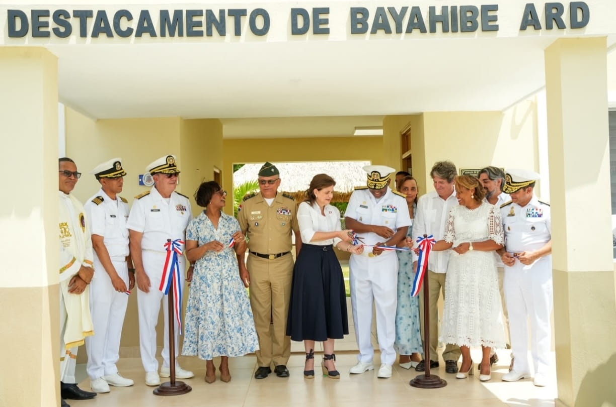 Vicepresidenta de la República inaugura destacamento naval de Bayahíbe y cinco casas veraniegas amuebladas para la familia naval