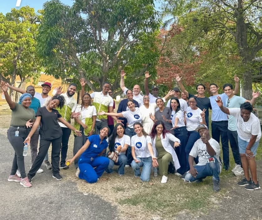 Donde muchos ven olvido, la Fundación Héroes de la Salud sigue sembrando esperanza en el Leprocomio de Nigua