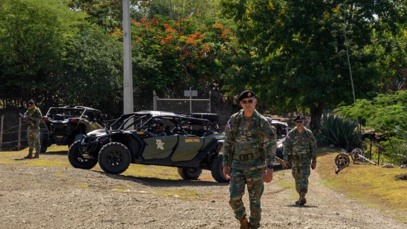 Comandante del Ejército realiza recorrido por unidades fronterizas en provincias Elías Piña y Dajabón