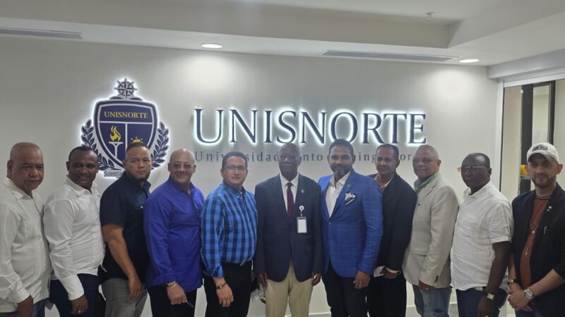Comunicadores de Santo Domingo Norte conocen las instalaciones de UNISNORTE como parte del programa «Voces con Futuro»