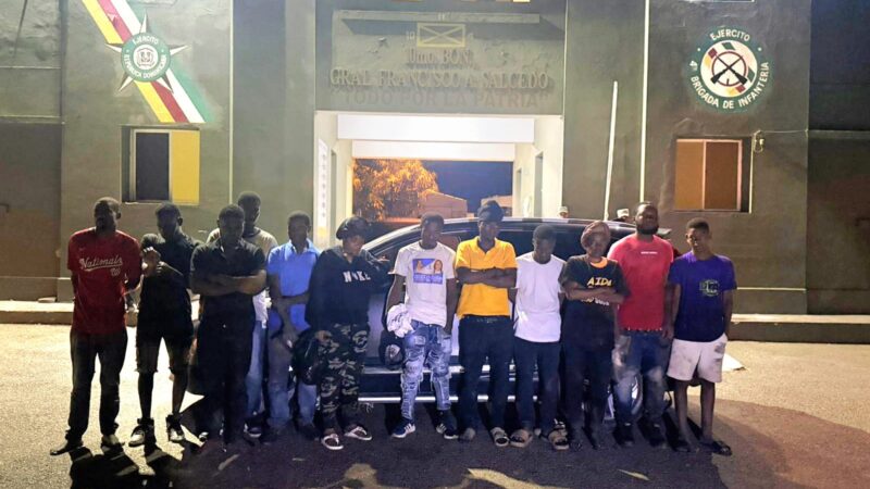 Soldados del ERD detienen dos vehículos con 32 haitianos indocumentados en Valverde y Dajabón